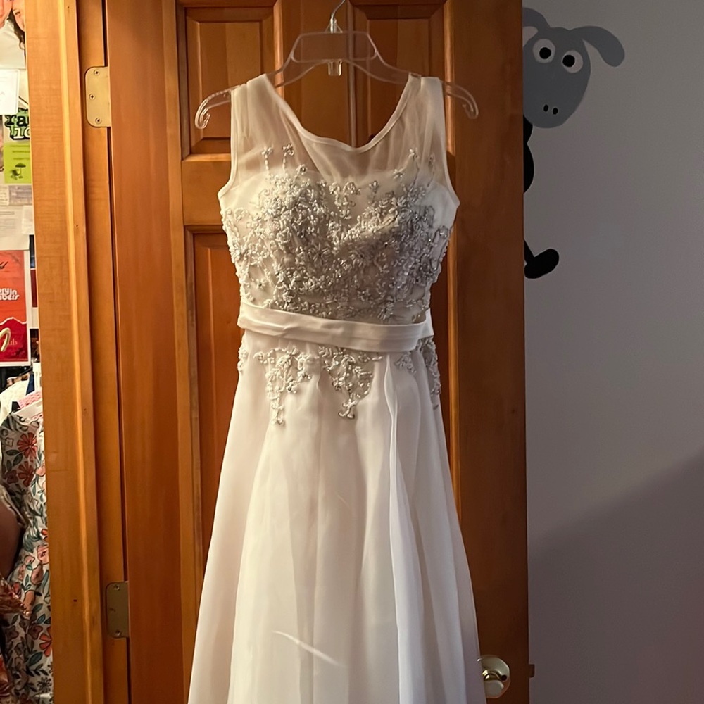 White wedding/bridesmaid evening gown